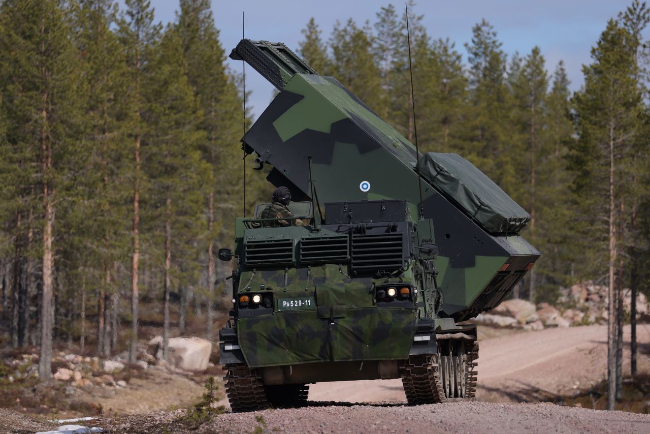 To już pewne. Wielka Brytania wyśle Ukrainie wyrzutnie M270 MLRS