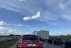 Wrocław. Autostrada A4 stoi. Towar wyleciał z ciężarówki