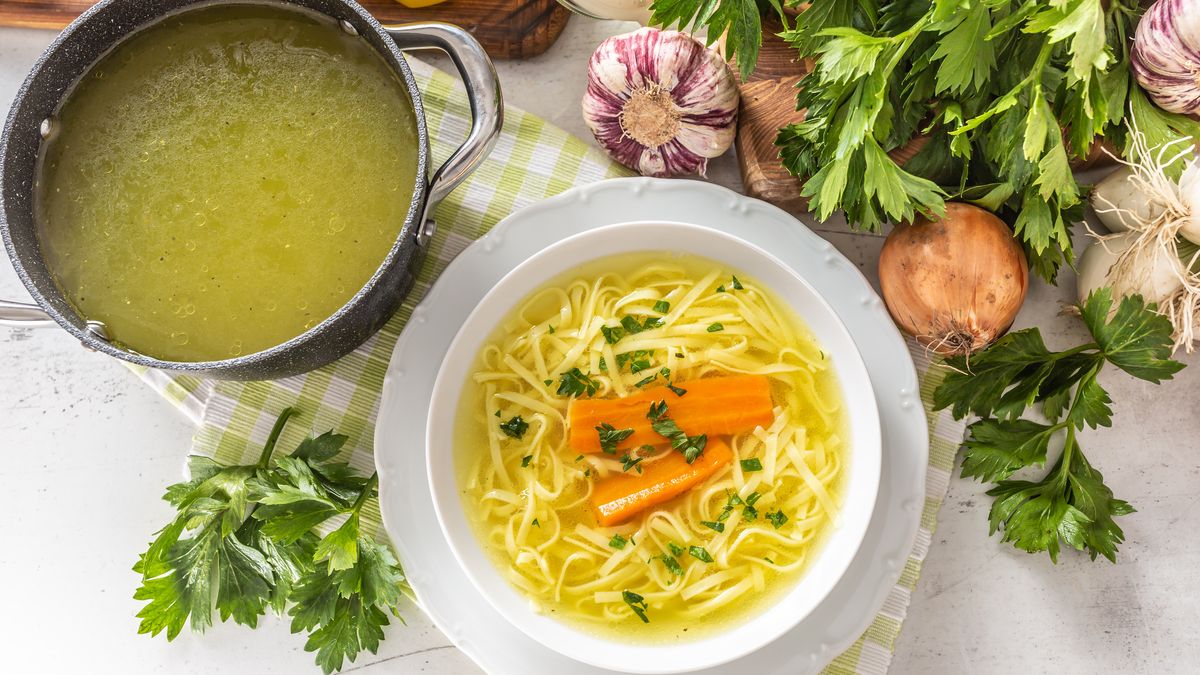 Zioła nadają rosołowi głębokiego smaku