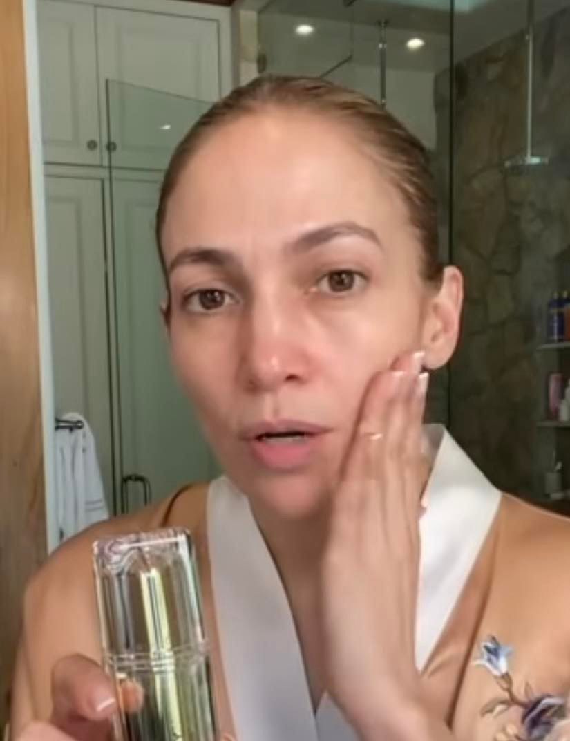 Jennifer Lopez prezentuje twarz bez makijażu