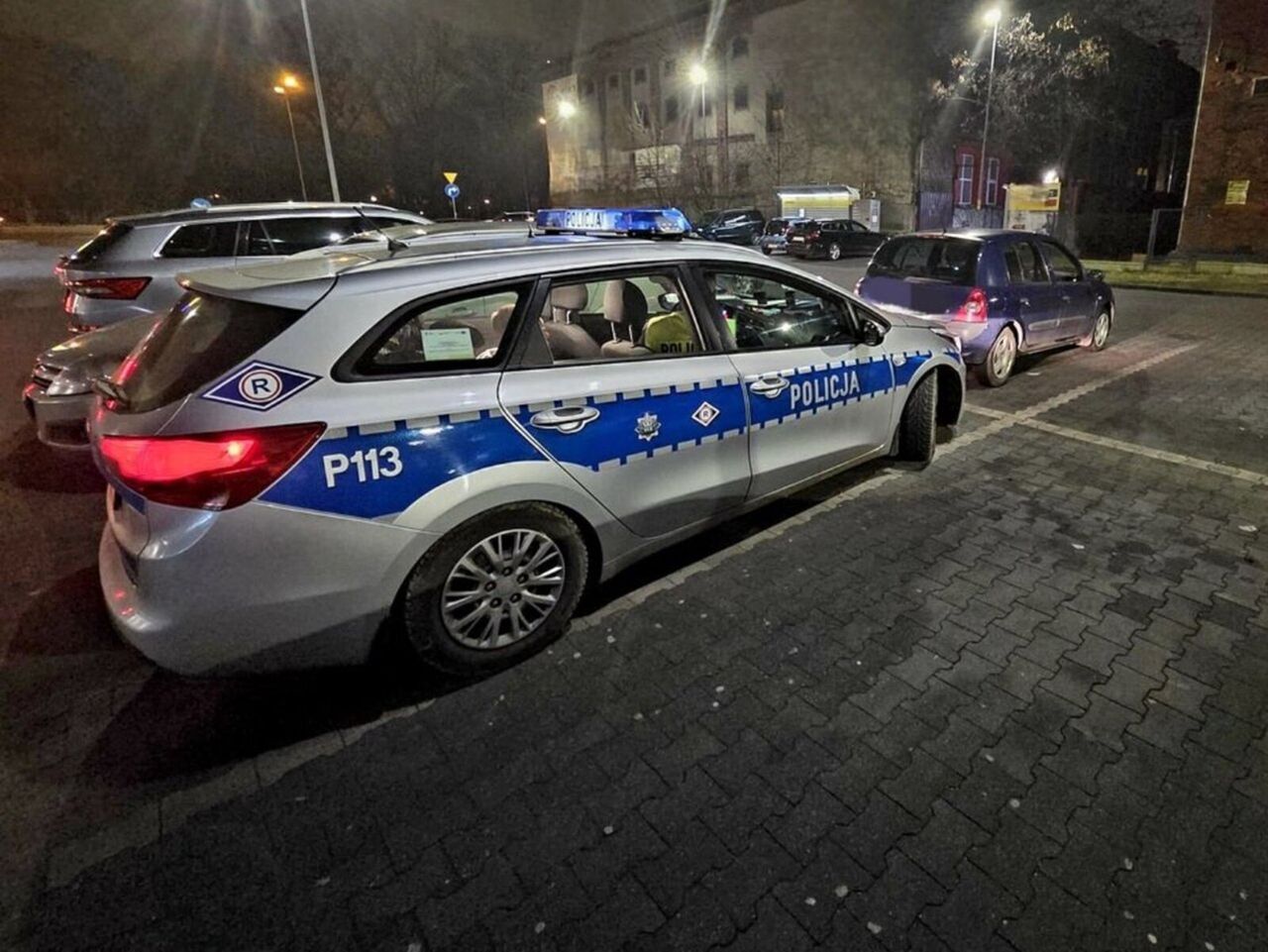 Został zatrzymany do kontroli. Nagle wybiegł z auta i zaczął uciekać