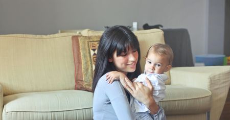 Dofinansowanie do zatrudnienia niani. Jak je otrzymać?