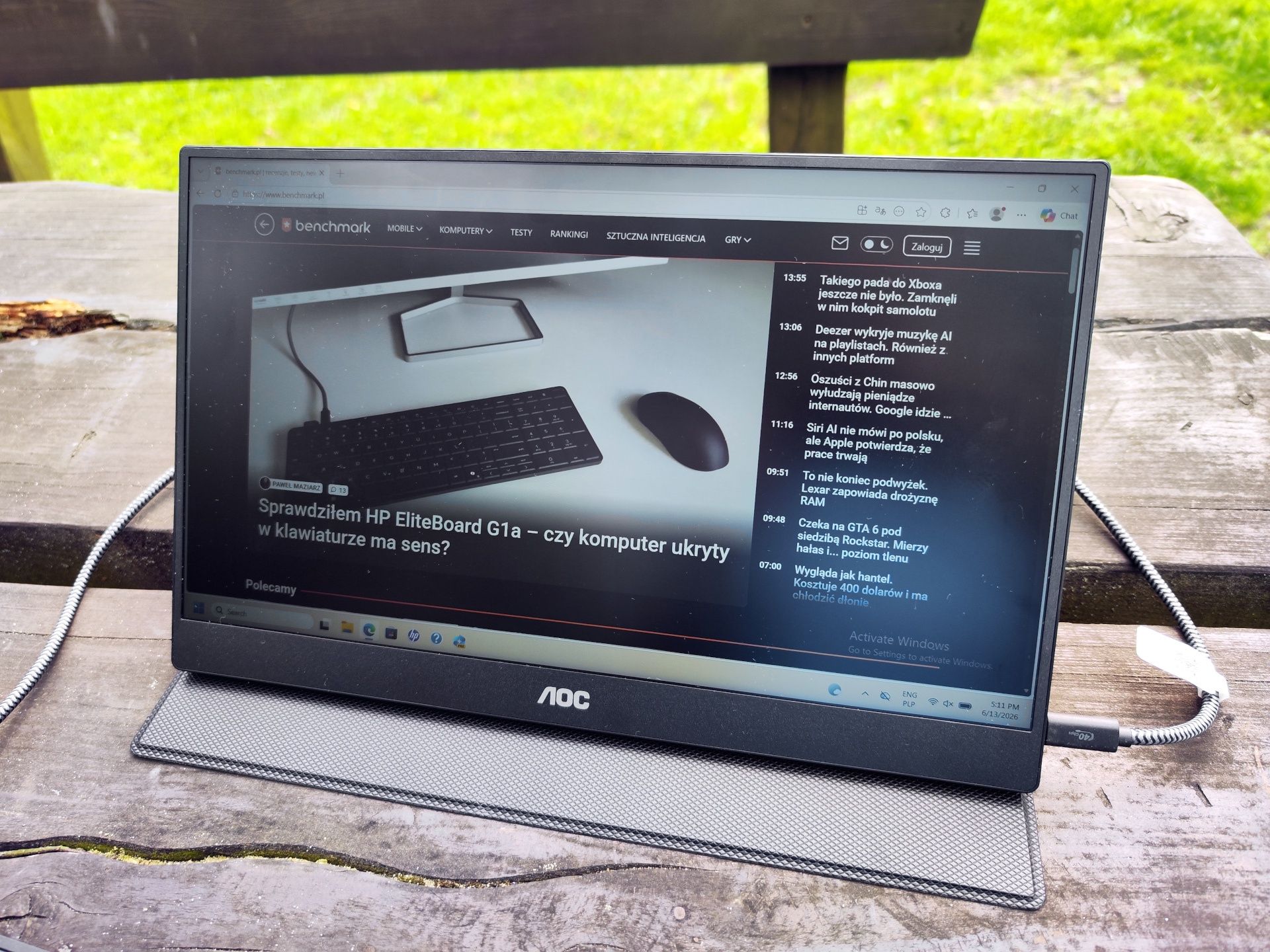 AOC 16T20E2 wielkością przypomina ekran z laptopa