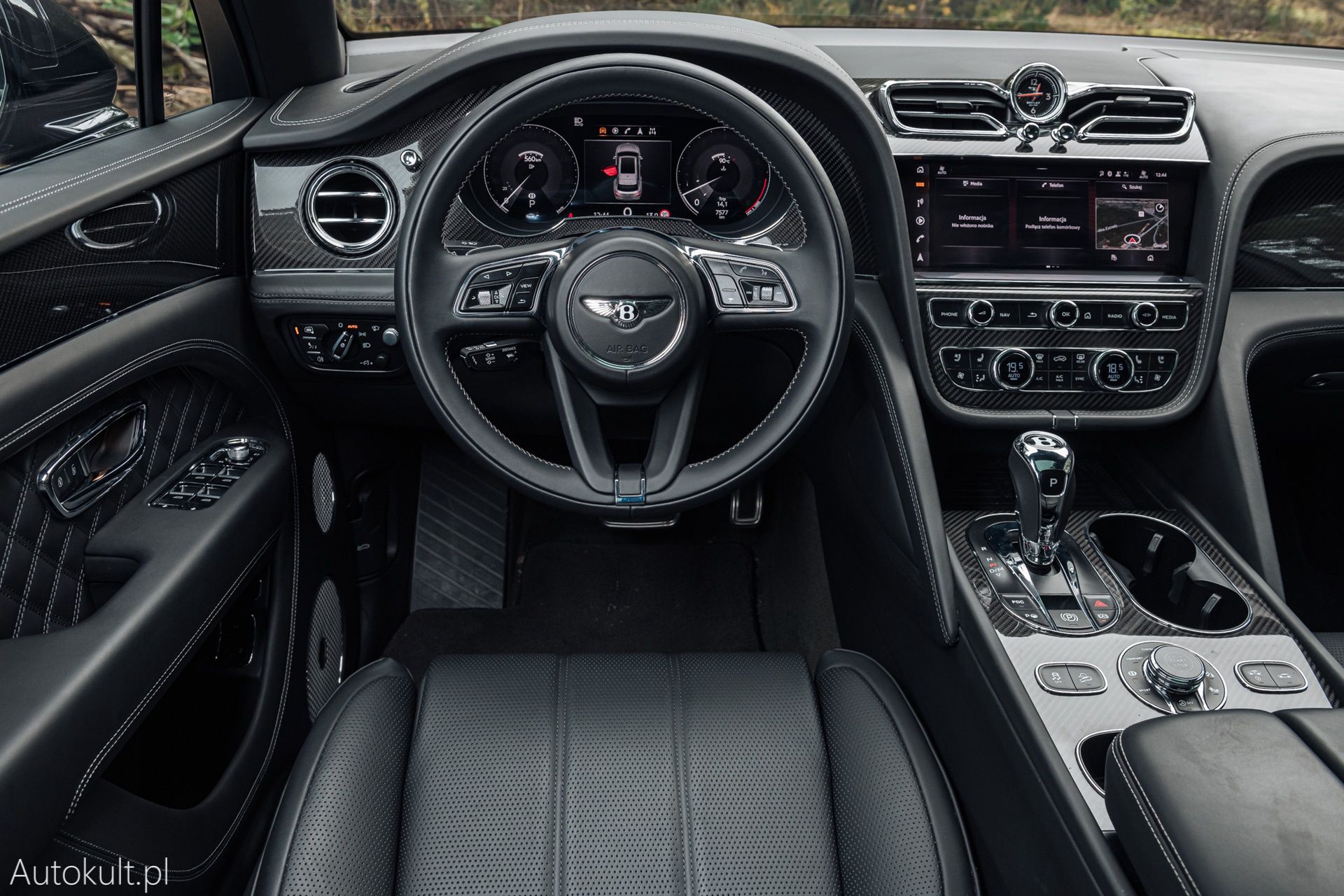 Range Rover (2022) vs Bentley Bentayga S (2022) vs Mercedes-Maybach GLS 600 (2022)