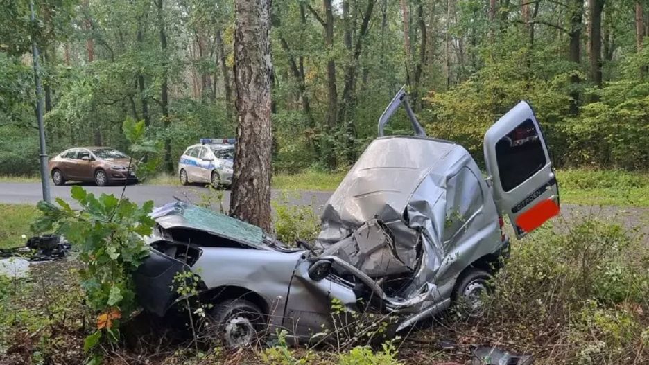 Auto zgniecione. 30-latek zginął na miejscu