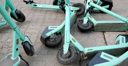 Rajd w środku nocy. Policja zatrzymała nastolatków na hulajnogach