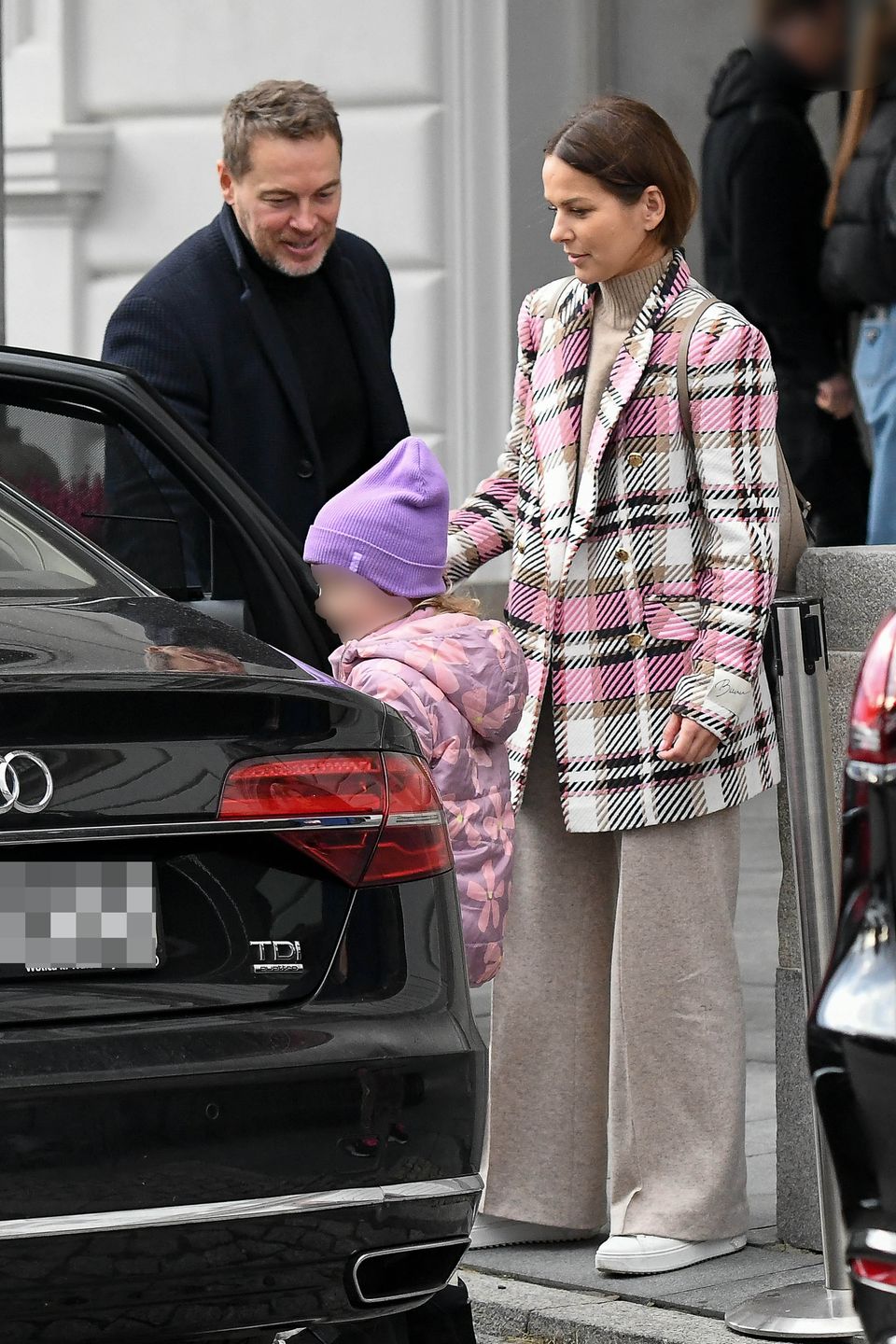 Paulina Sykut-Jeżyna z rodziną na mieście