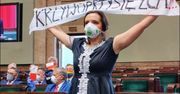 Zaprzysiężenie Andrzeja Dudy. Klaudia Jachira o swoim transparencie