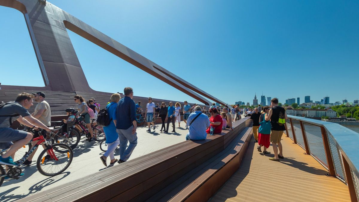 Zamknięcie kładki wywołało oburzenie