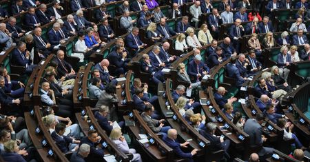 "Kuriozalna decyzja". Koalicja hamuje po zapowiedziach przyspieszenia
