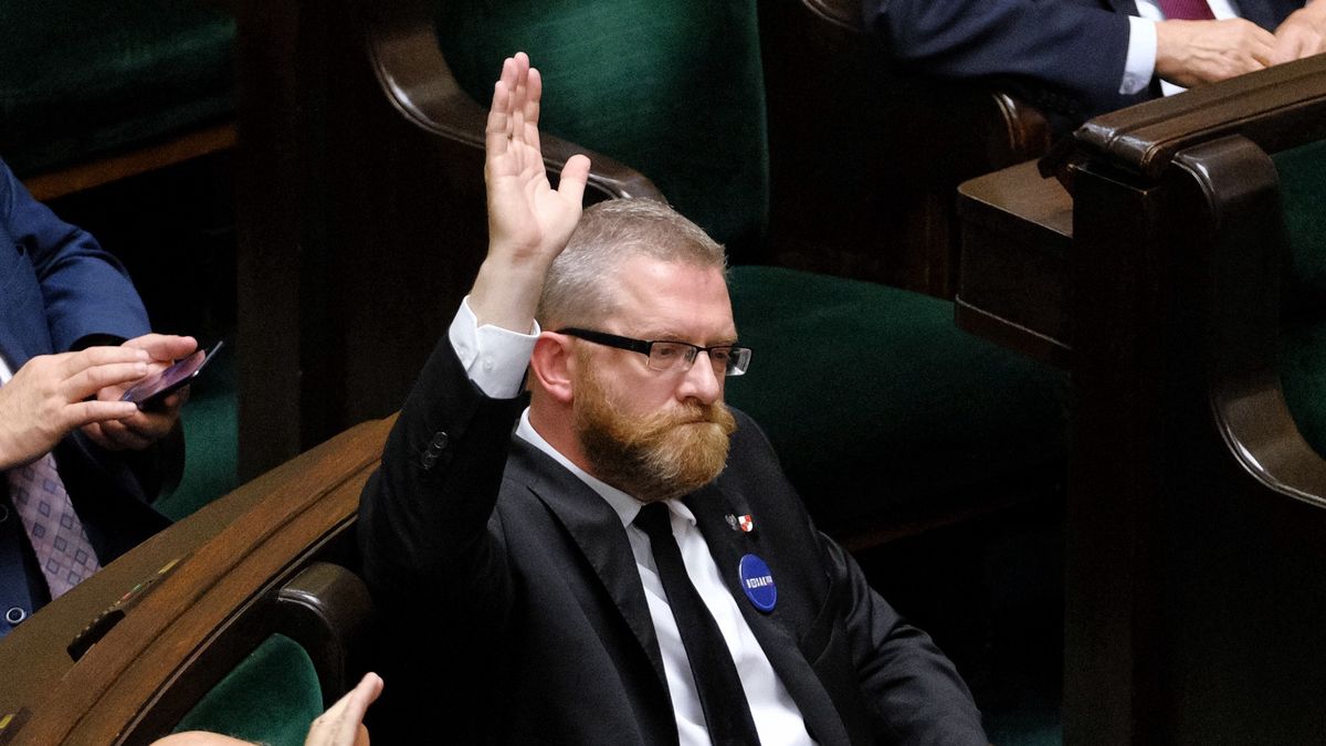 Poseł Grzegorz Braun donosi o dziwnych poprawkach ustawy o tzw. "bonie turystycznym 500+"