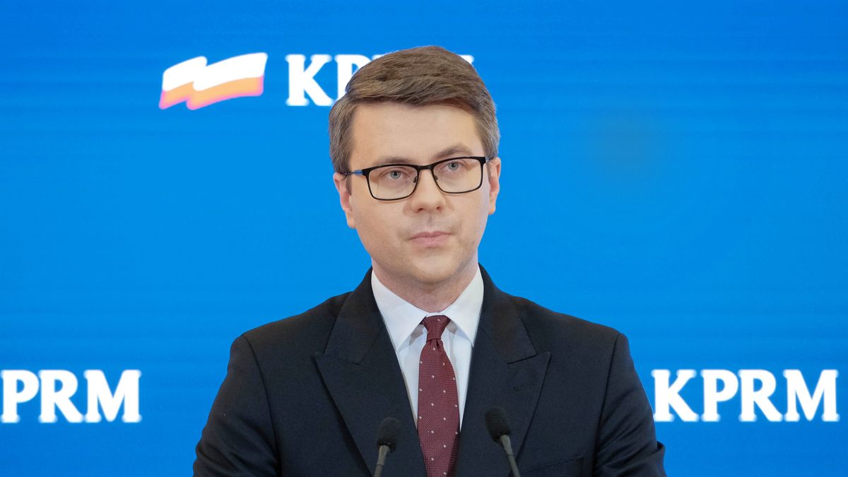 Warszawa, 29.03.2022. Rzecznik rządu Piotr Mueller wziął udział w konferencji prasowej w Kancelarii Prezesa Rady Ministrów w Warszawie, 29 bm. Rada Ministrów przyjęła zapisy ustawowe blokujące na poziomie krajowym import węgla z Rosji. 