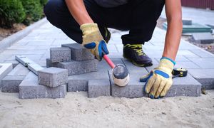 Tyle kosztuje położenie kostki brukowej. Sprawdzamy ceny robocizny i materiałów