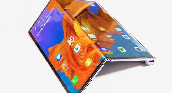 Huawei pokazał Mate X, składany smartfon w cenie 2299 euro