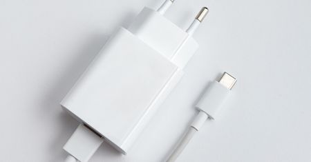 Co wpływa na czas ładowania baterii w smartfonie?
