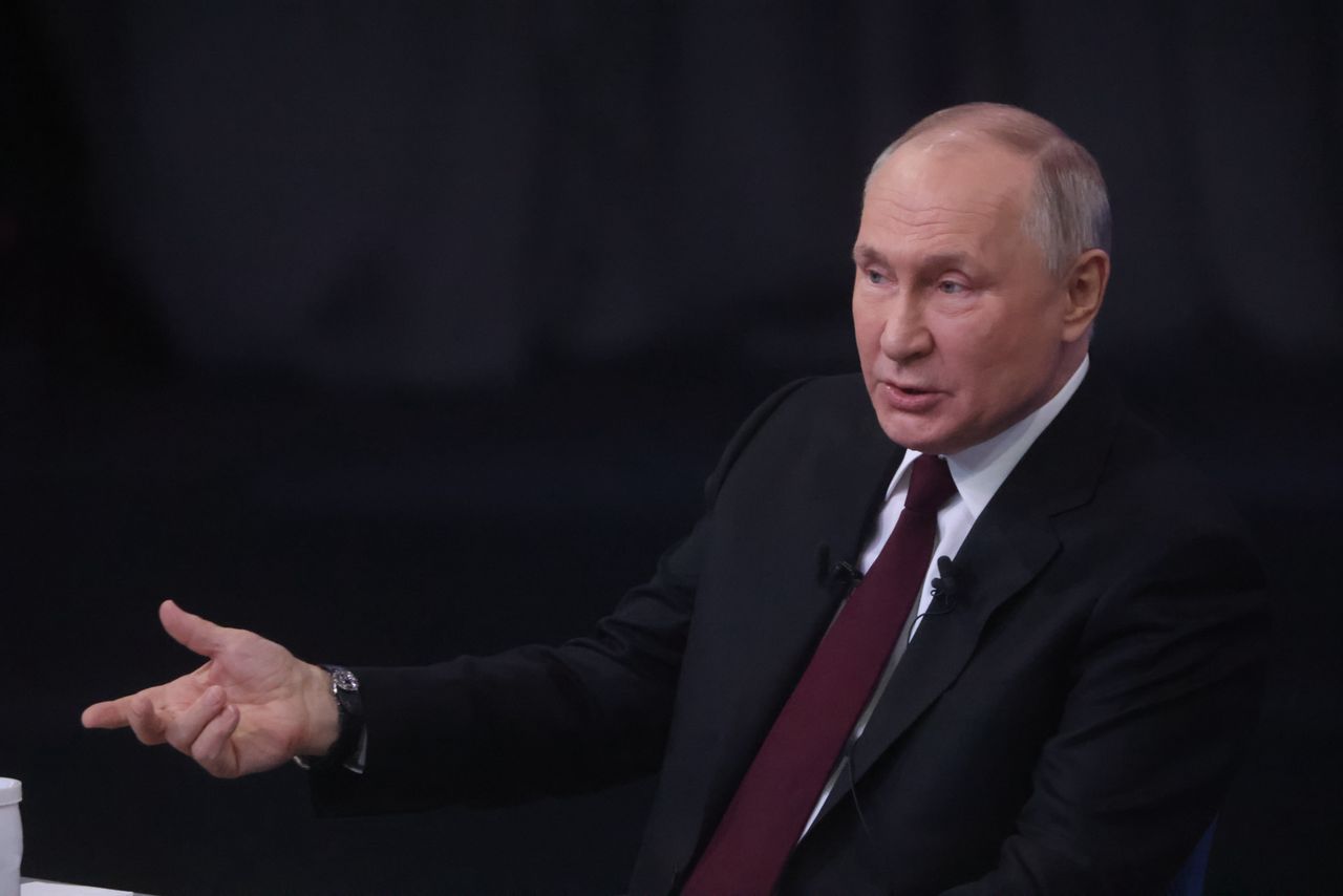 Putin faces unseen onslaught during live conference: Controversial questions sneak past Kremlin censors