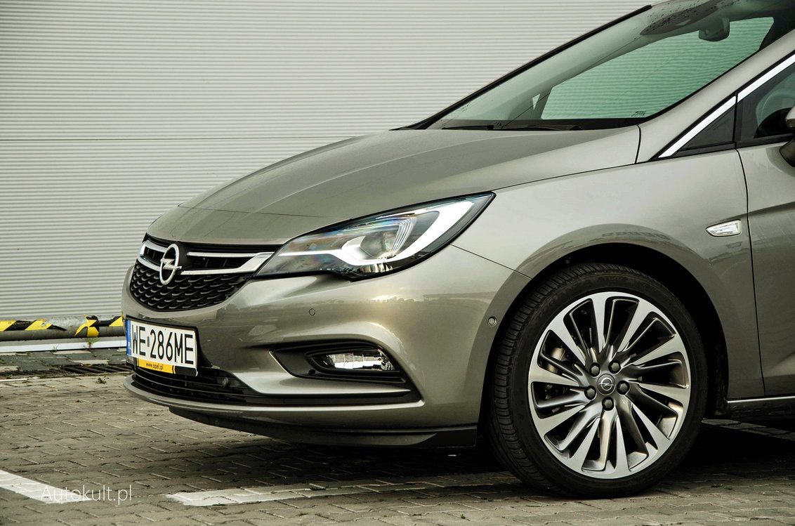 Opel Astra stracił pozycję najchętniej kupowanego samochodu przez Polaków.