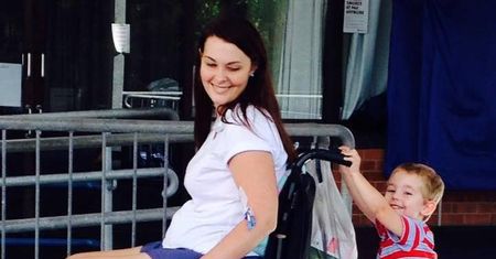 Pożyczyła od koleżanki pędzel do makijażu. Została sparaliżowana
