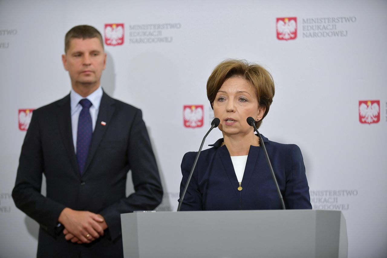 Dodatkowy zasiłek opiekuńczy. Marlena Maląg i Dariusz Piontkowski podczas konferencji prasowej