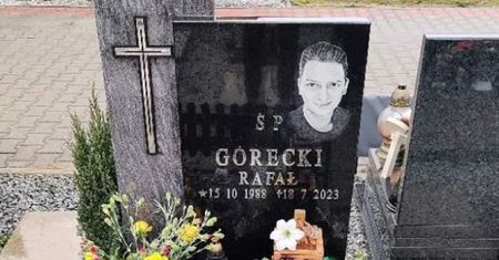 Nowy grób polskiego youtubera. Mały i skromny. Zdjęcie mówi wszystko