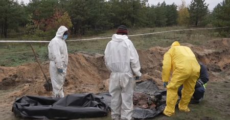 Masowe groby w obwodzie donieckim. Rosjanie zgotowali cywilom piekło