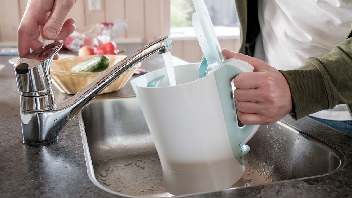 Jaką wodę należy wlewać do czajnika?