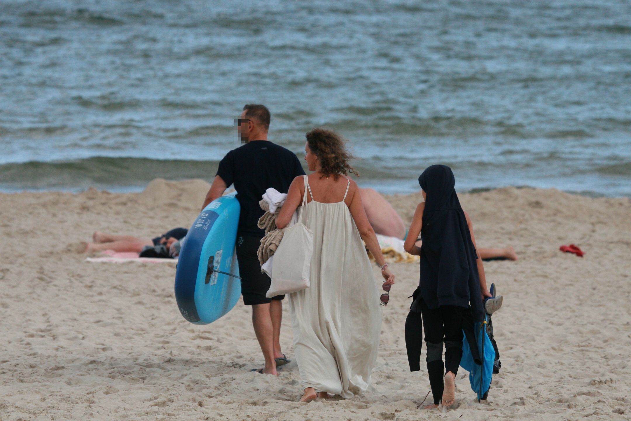 Monika Mrozowska dokazuje na plaży z nowym partnerem 