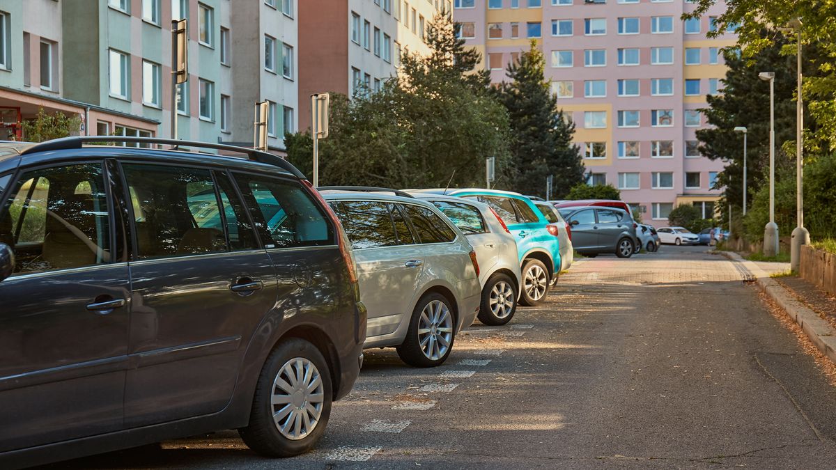 Rząd wycofał kontrowersyjny przepis znoszący limity miejsc postojowych