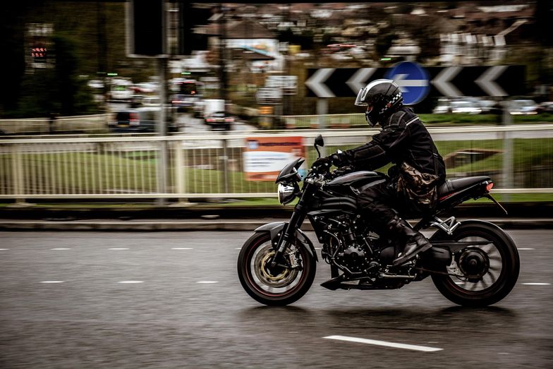 motocyklista, miasto