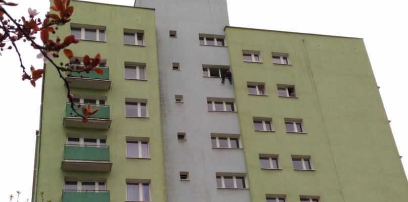 Chciał popełnić samobójstwo skacząc z wieżowca