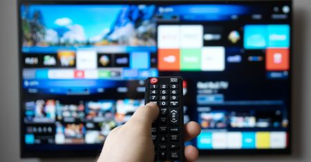 Rząd rozda bony nawet dwóm milionom Polaków. Będzie można wydać na nowy telewizor