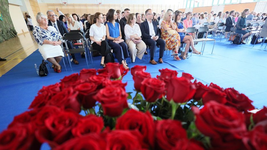 Wybitni uczniowie szkół ponadpodstawowych uhonorowani stypendiami prezydenta Lublina.