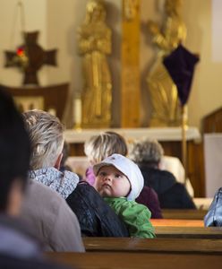 Płacz dziecka w kościele to grzech? Ksiądz jasno wskazuje