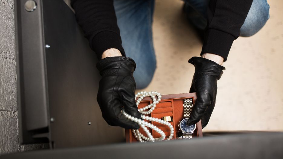 Przechowujesz oszczędności w domu? Narażasz się na kłopoty.