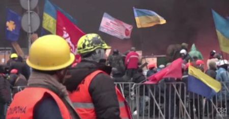 Kolejne starcia uliczne między policją a protestującymi mimo rozejmu