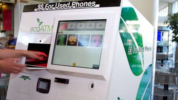 Nie wyrzucaj starego telefonu! Przerośnięty bankomat chętnie go od Ciebie kupi 1