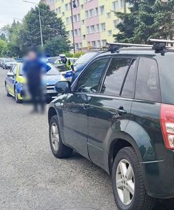 Incydent w Słupsku. Pijany ojciec uczył pijanego syna parkowania