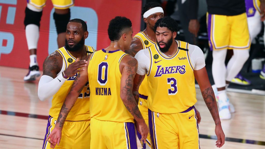 Zdjęcie okładkowe artykułu: Getty Images / Kim Klement-Pool / Na zdjęciu: koszykarze Los Angeles Lakers