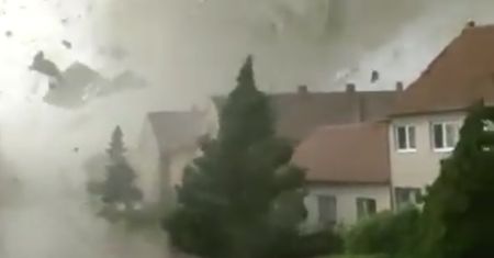 Niszczycielski żywioł w Czechach. Policja publikuje przerażające nagranie