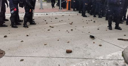 Kryzys na granicy. Polski policjant poważnie ranny