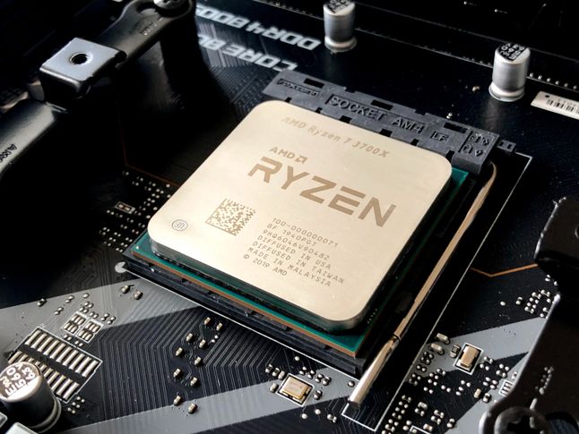 Kod Data Matrix widoczny na procesorze AMD Ryzen 7 3700X