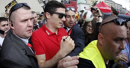 Lewandowski PODPISAŁ KONTRAKT z Bayernem!