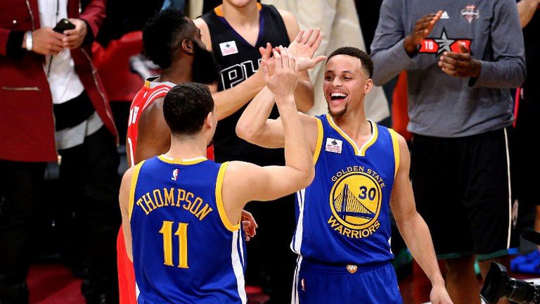 AFP / Na zdjęciu: Klay Thompson i Stephen Curry