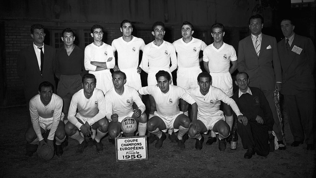 mistrzowski skład Realu Madryt po triumfie w Pucharze Europy 1956
