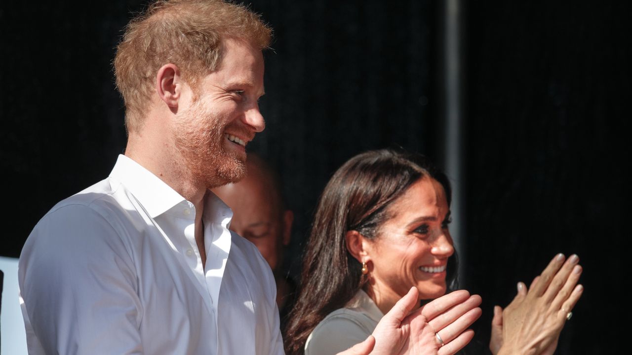 Ta decyzja Harry'ego i Meghan zdenerwowała rodzinę królewską. "Król nie ma siły na kolejną walkę z synem"