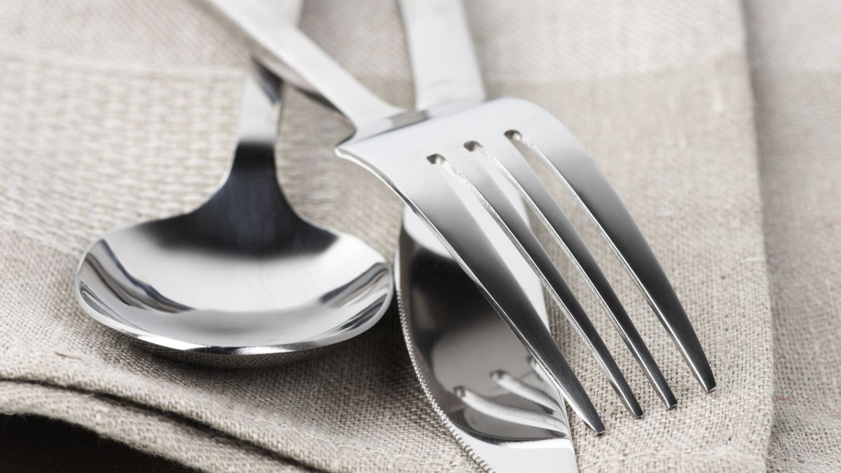 Jak wyczyścić sztućce? 