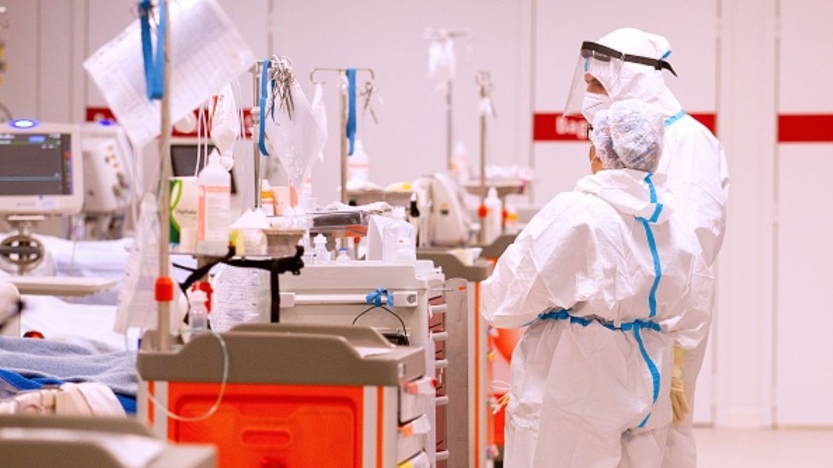 Coraz częściej na oddział intensywnej terapii trafiają młode osoby zarażone koronawirusem. Znamy powód (zdjęcie ilustracyjne) 