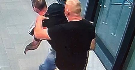 Myślał, że wyniesie alkohol bez płacenia. Wpadł na gorącym uczynku