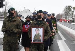 Poruszający pogrzeb w Czernikowie. Strażacy pożegnali Ewelinę i Jana