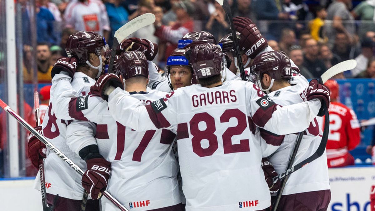 Getty Images / Andrzej Iwanczuk/NurPhoto / Na zdjęciu: hokeiści reprezentacji Łotwy